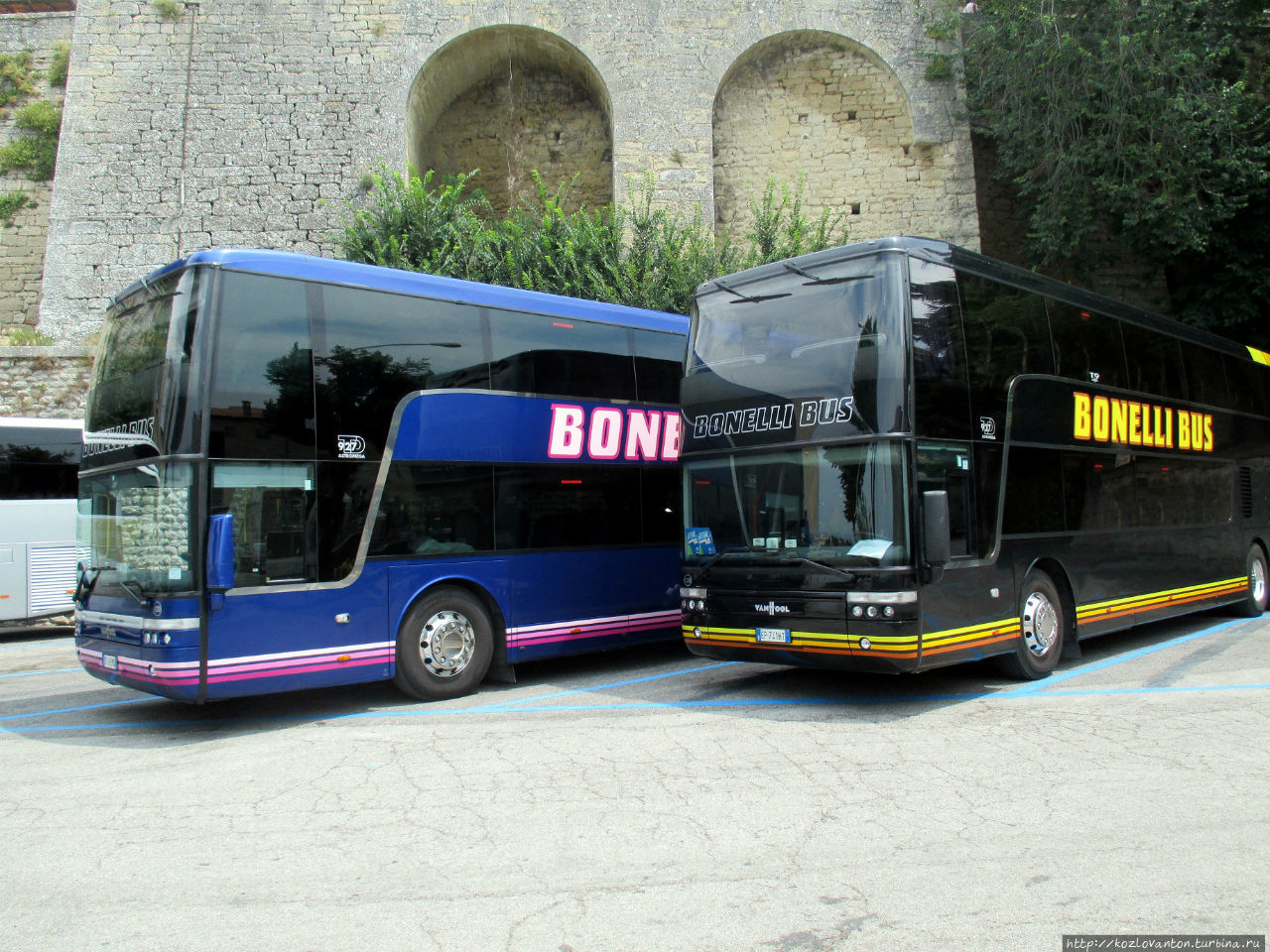 Спасибо Bonelli Bus за то, что быстро привез от жд вокзала Римини к стенам исторического центра Сан Марино. Сан-Марино, Сан-Марино