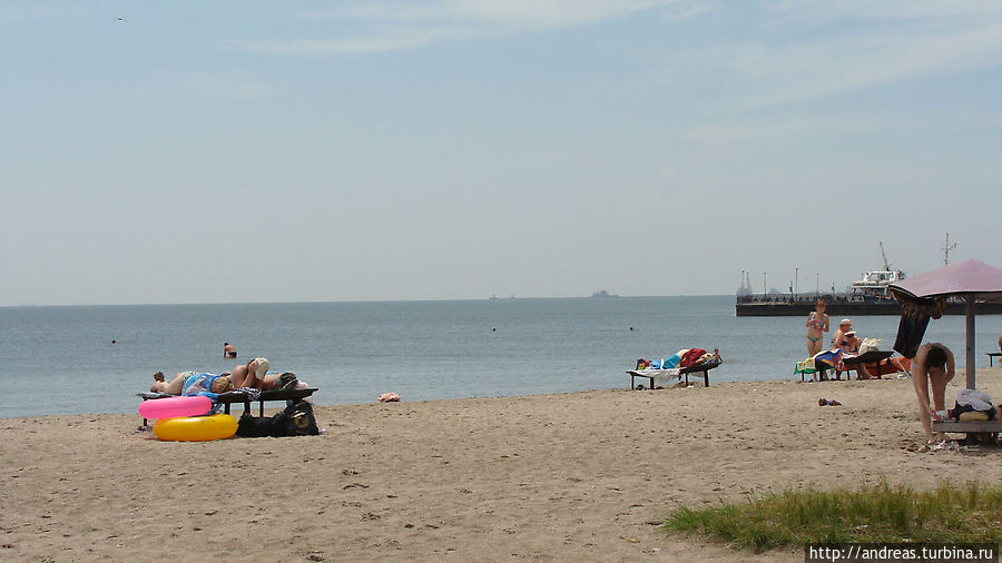 Пляж в Мариуполе Россия