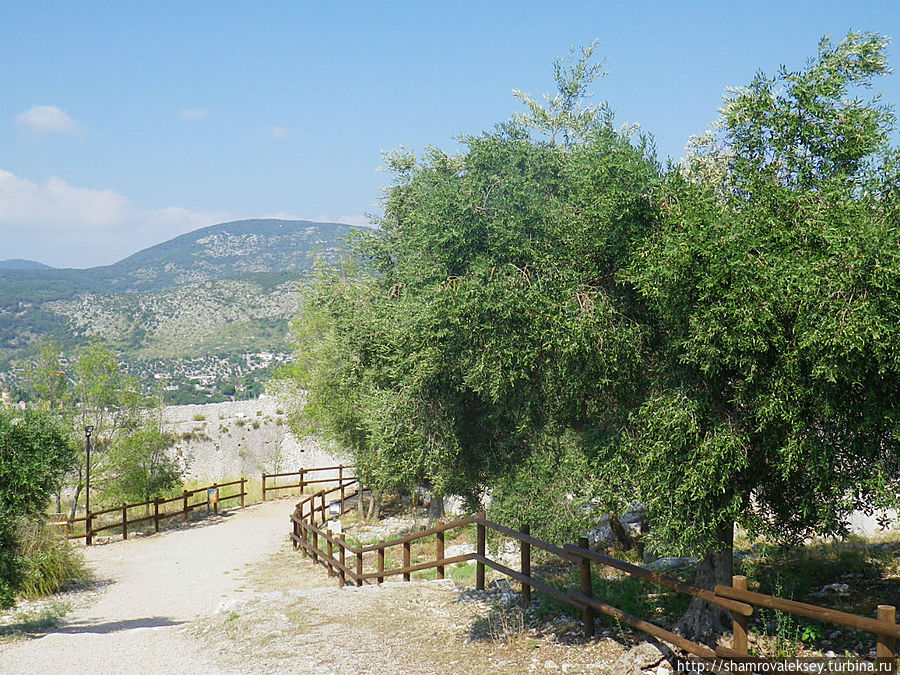 Террачина. На вершине храмовой горы Террачина, Италия