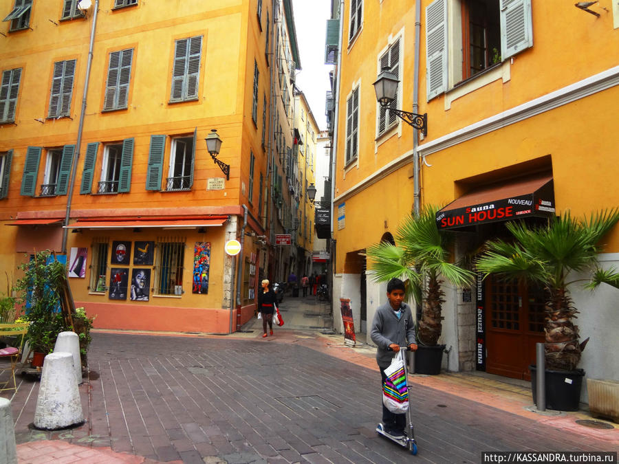 Ницца — несколько километров  от итальянской границы Ницца, Франция