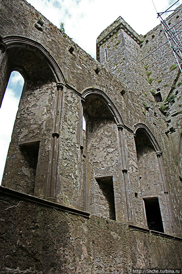Rock of Cashel. Кэшел — самая легендарная скала Ирландии Кашел, Ирландия
