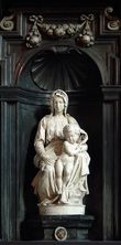 «Дева Мария с младенцем», созданная великим Микеланджело в Нотр-Дам, Брюгге. Фото из интернета