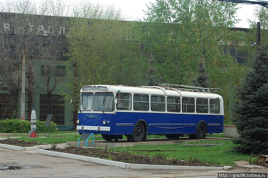 Памятник троллейбусу ЗиУ-5