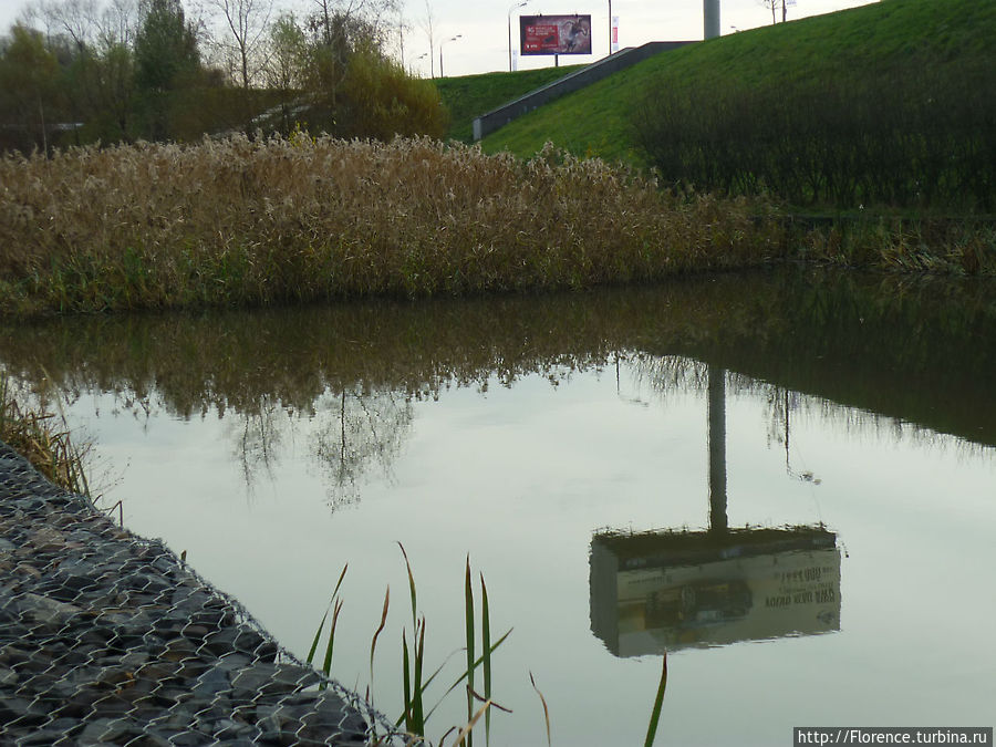 Река образует вот такой 