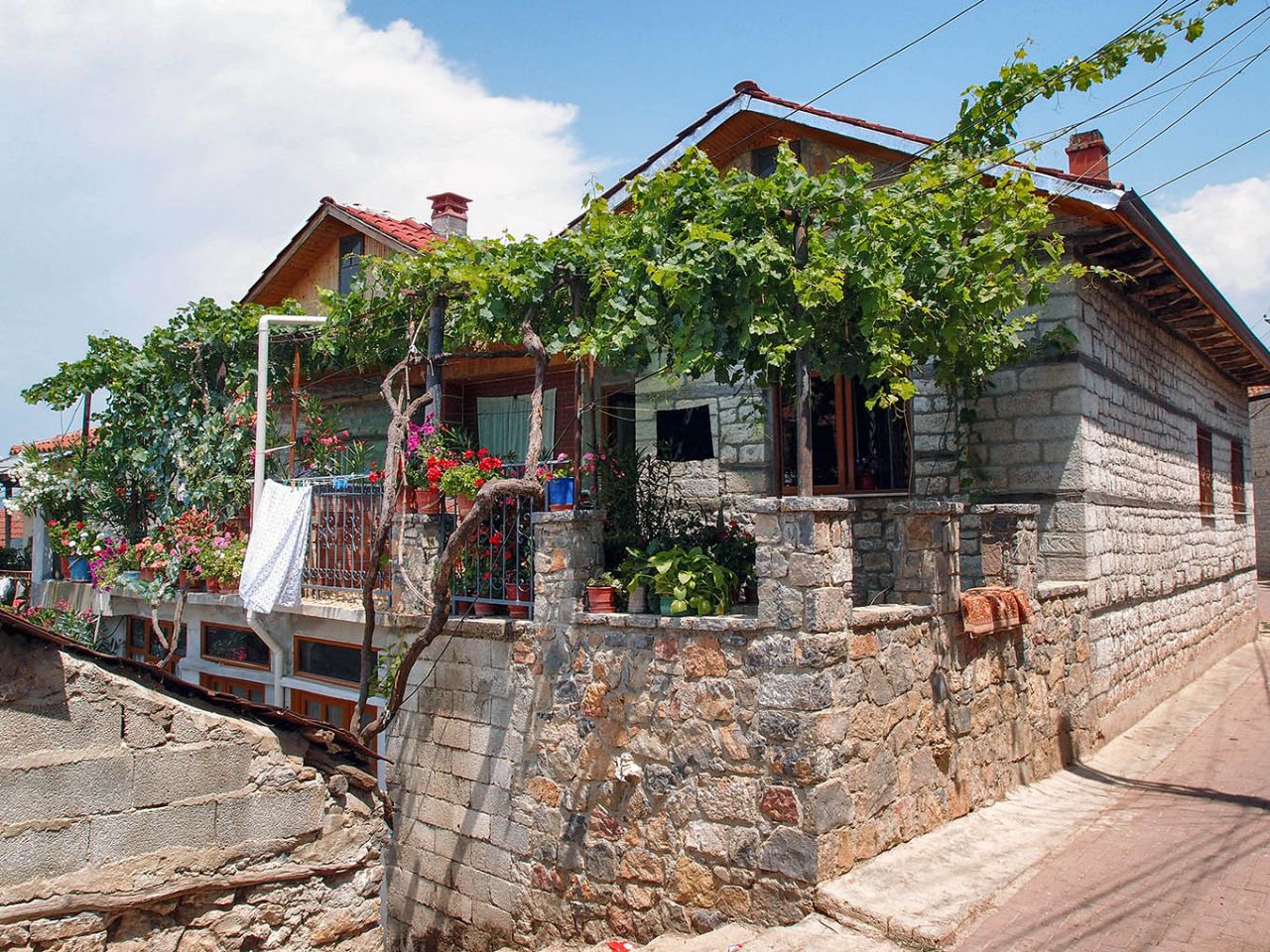 Короткая вылазка в Албанию Лин, Албания