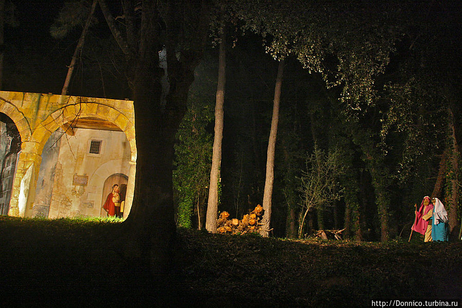 наконец появляются волхвы, которые подходят к месту очередного ночлега... Кастель-д'Аро, Испания
