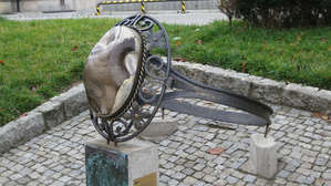 Гигантский перстень из местного полосатого кремня