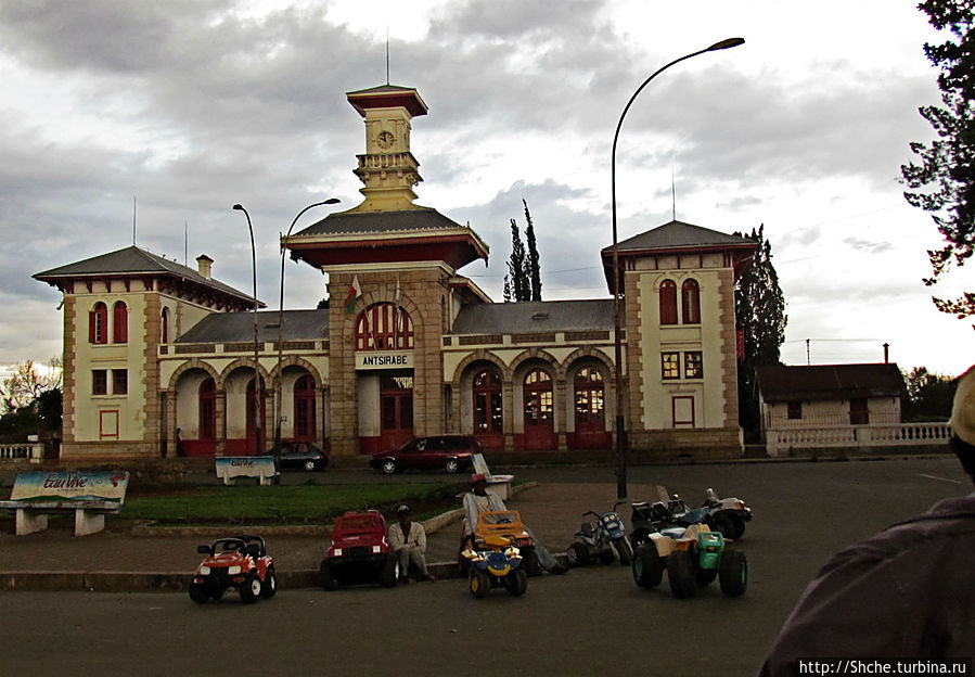 вот и ж.д. вокзал Антсирабе, Мадагаскар
