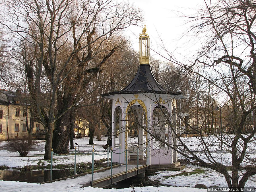 Беседка на речушке в парке. Линчёпинг, Швеция