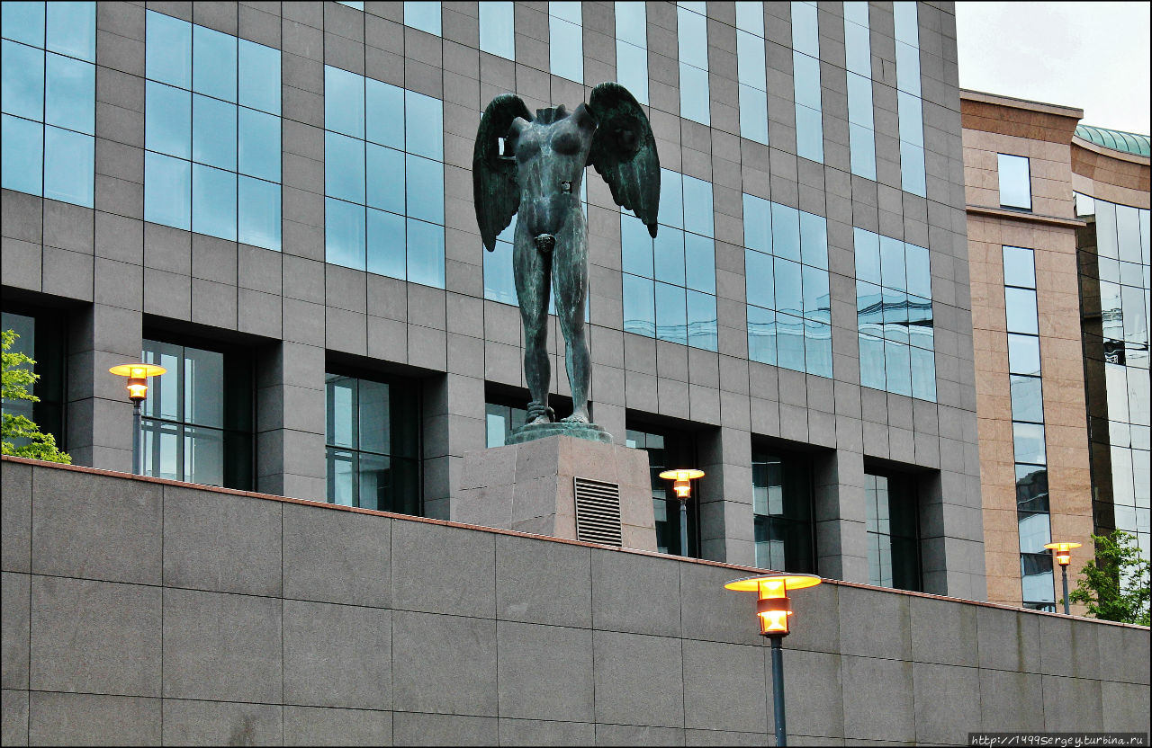 Скульптуры Икар и Икария Игоря Миторайя Париж, Франция