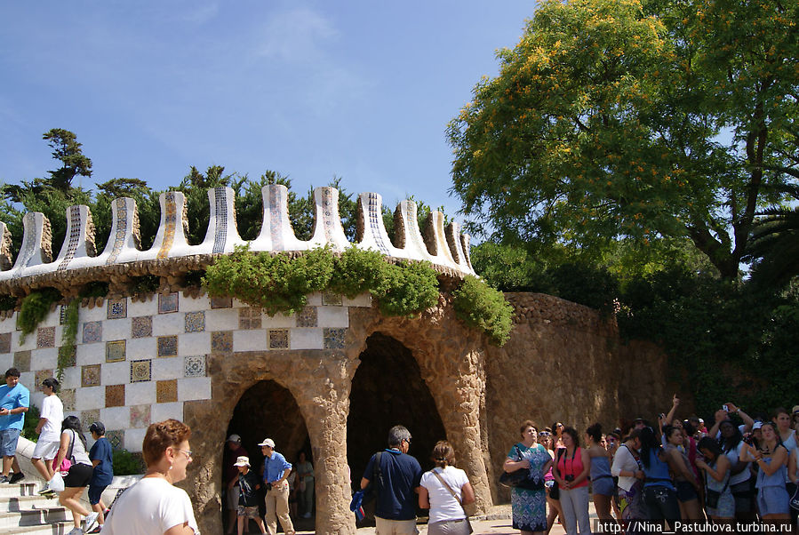 В  сказочном  Парке  Гуэля Барселона, Испания