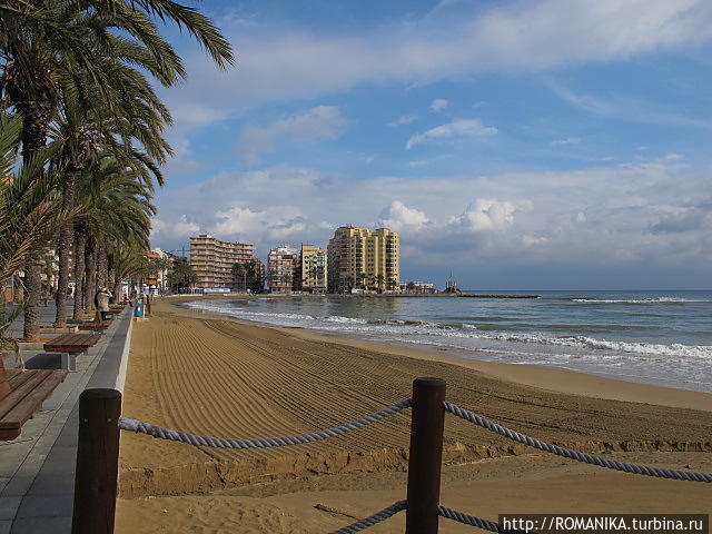 пустующие пляжи в феврале Торревьеха, Испания