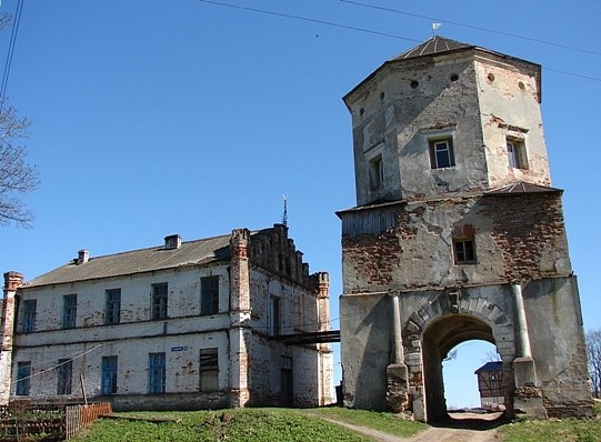 Въедная башня и гостевая галерея Любчанского замка до начала реконструкции. Любча, Беларусь