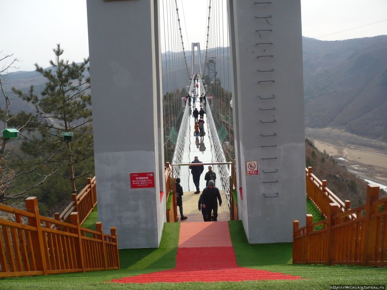 Стеклянный мост Лунцзин, Китай