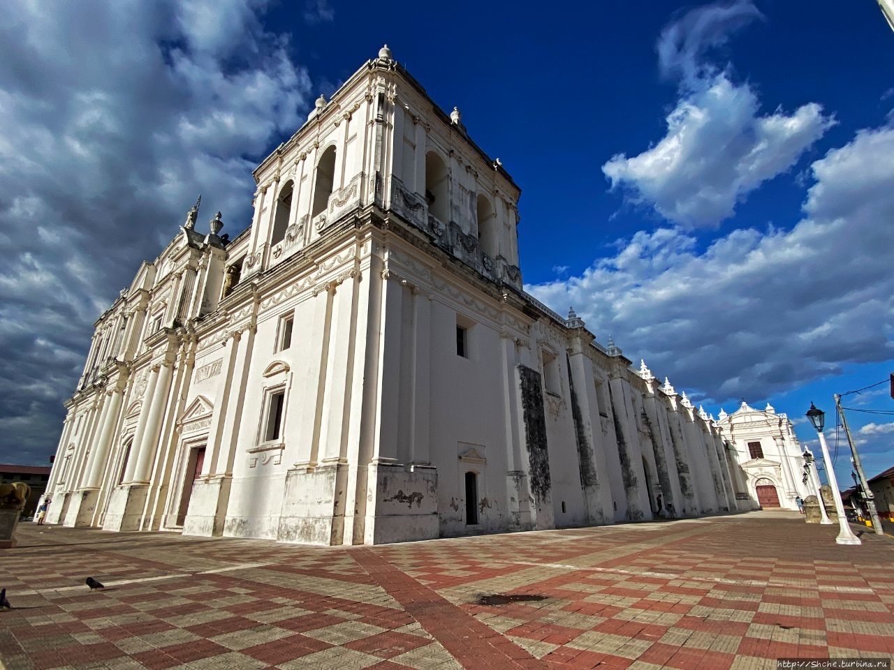 Леонский собор, крупнейший в Центр. Америке (ЮНЕСКО №1236)