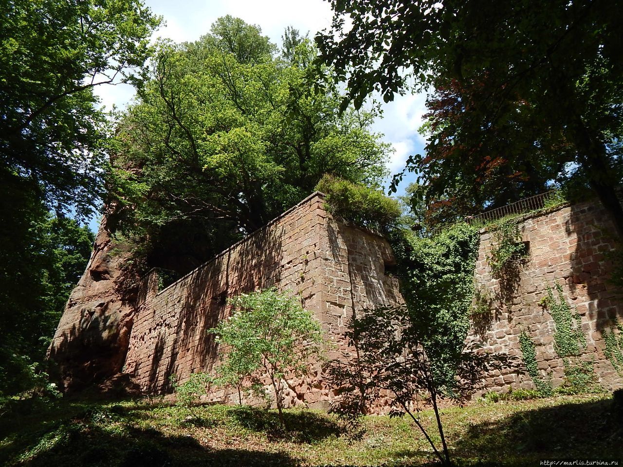 Замок Бервартштайн Дан, Германия