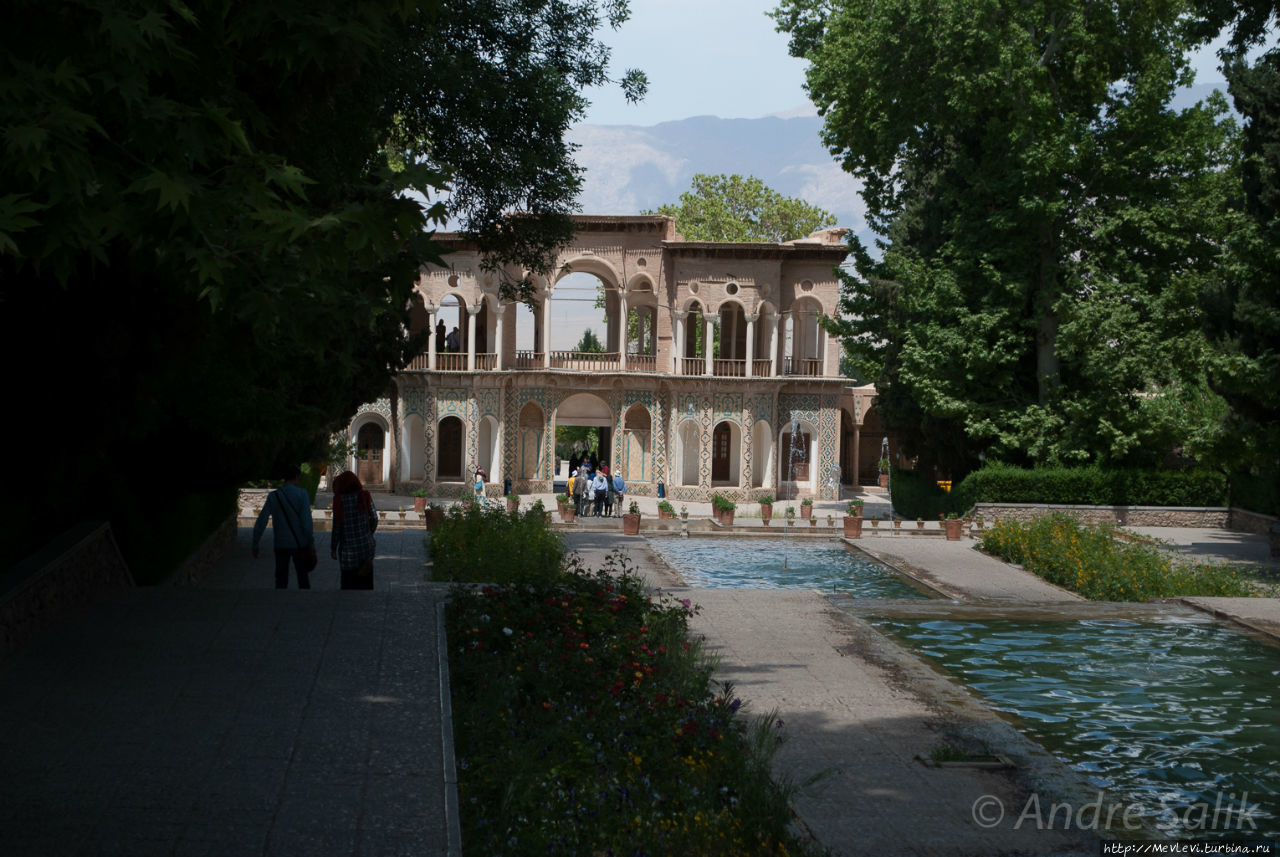 Цветущий сад Shahzadeh Garden Керман, Иран