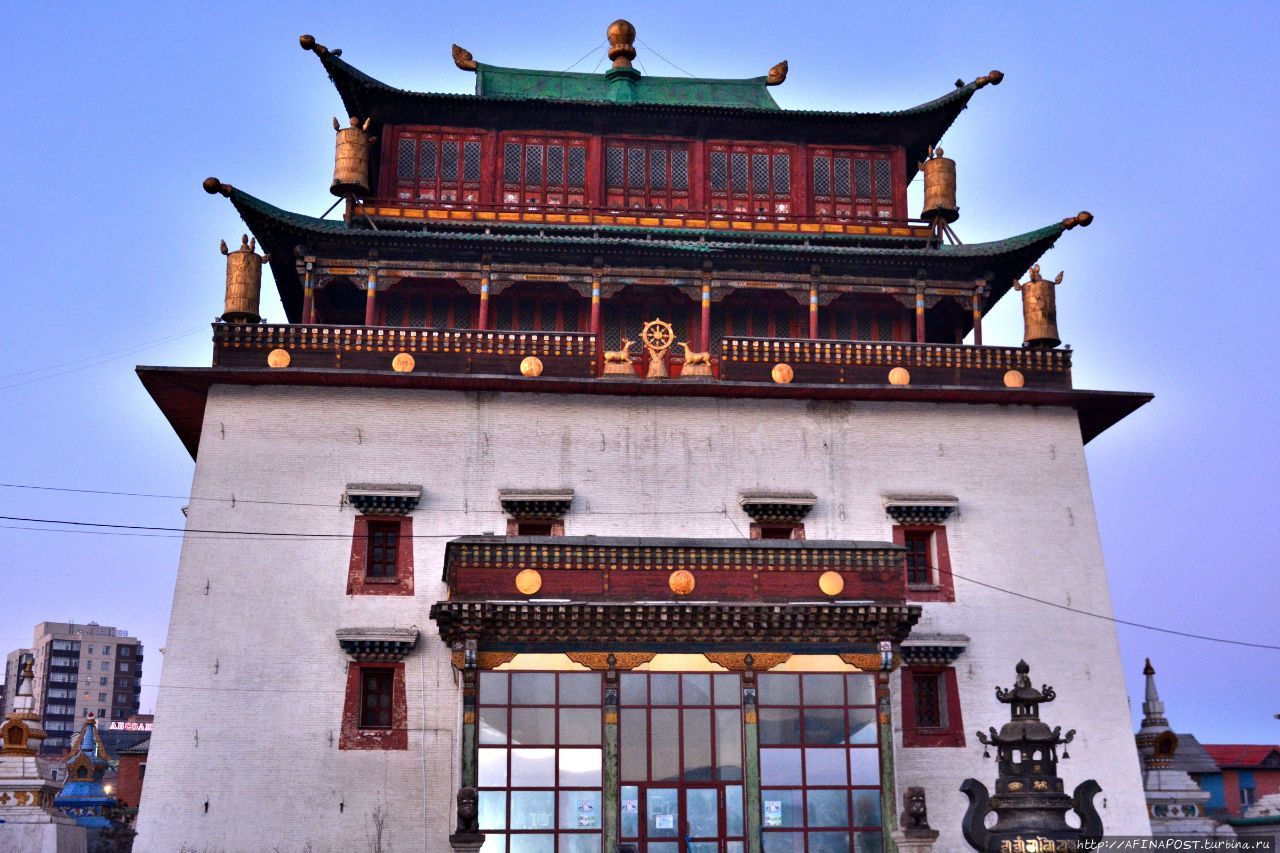 Буддийский храм-монастырь Гандан Улан-Батор, Монголия