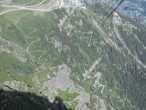 Вид с Бреванта  на склон горы ПЛАНПЛАЗ  ( PLANPRAZ 1999 м) и видны на верхнюю часть  троп по которым можно подняться  из Шамони  (1035 м).