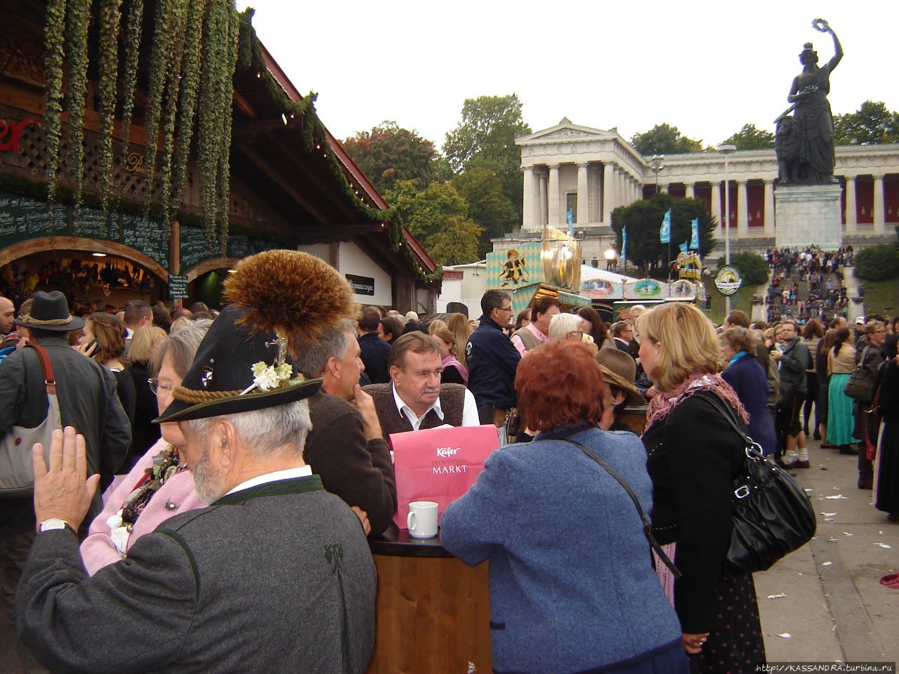 На фестивале Октоберфест голодным не останешься Мюнхен, Германия