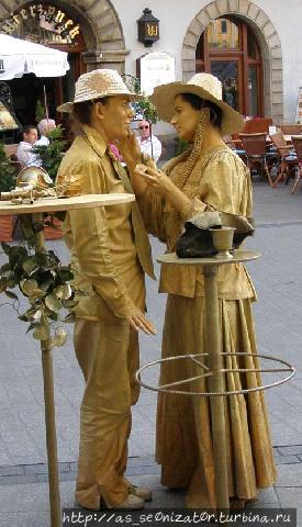 Живые статуи на перекуре Краков, Польша