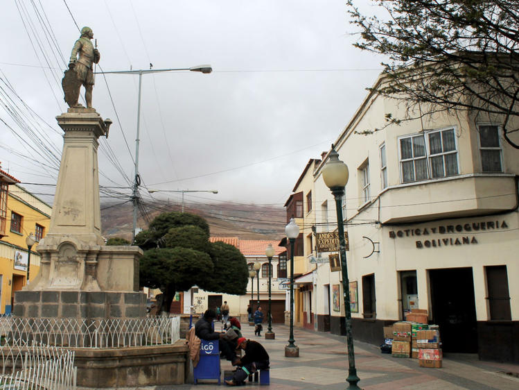 Plaza 6 de Agosto — монум