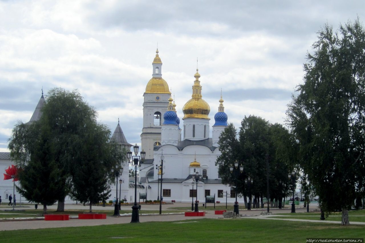 Как только выходишь из автобуса на Красную площадь, то сразу открывается такая картина. Тобольск, Россия