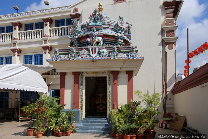 Храм Шри Мариамман Тэмпл. Святилище Аравана. Фото из интернета