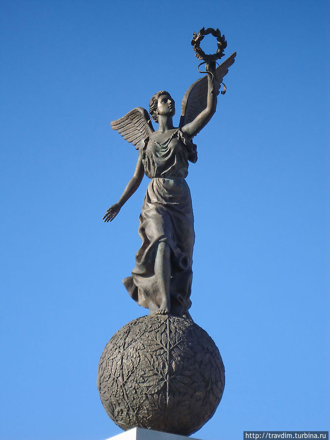 Памятник Независимости на обновлённой площади Конституции Харьков, Украина