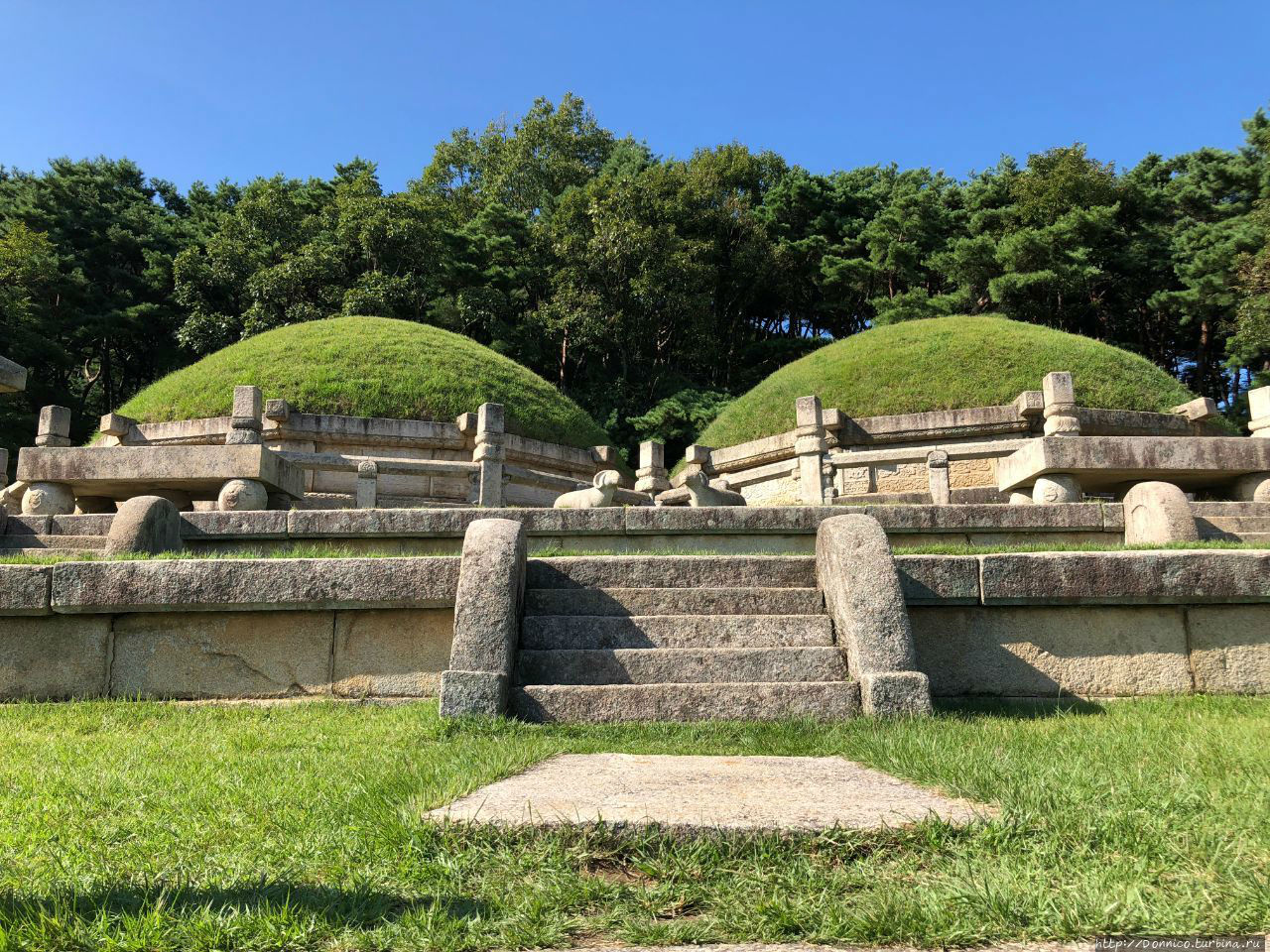 Гробница короля Конмин и его жены / Tombs of King Kongmin and his wife