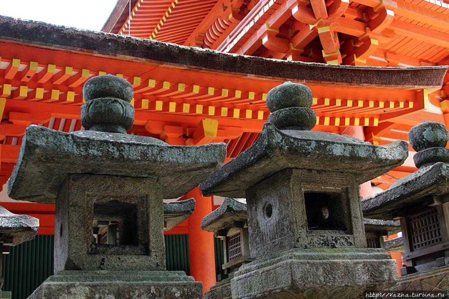 Синтоистское святилище Касуга-Тайся Нара, Япония