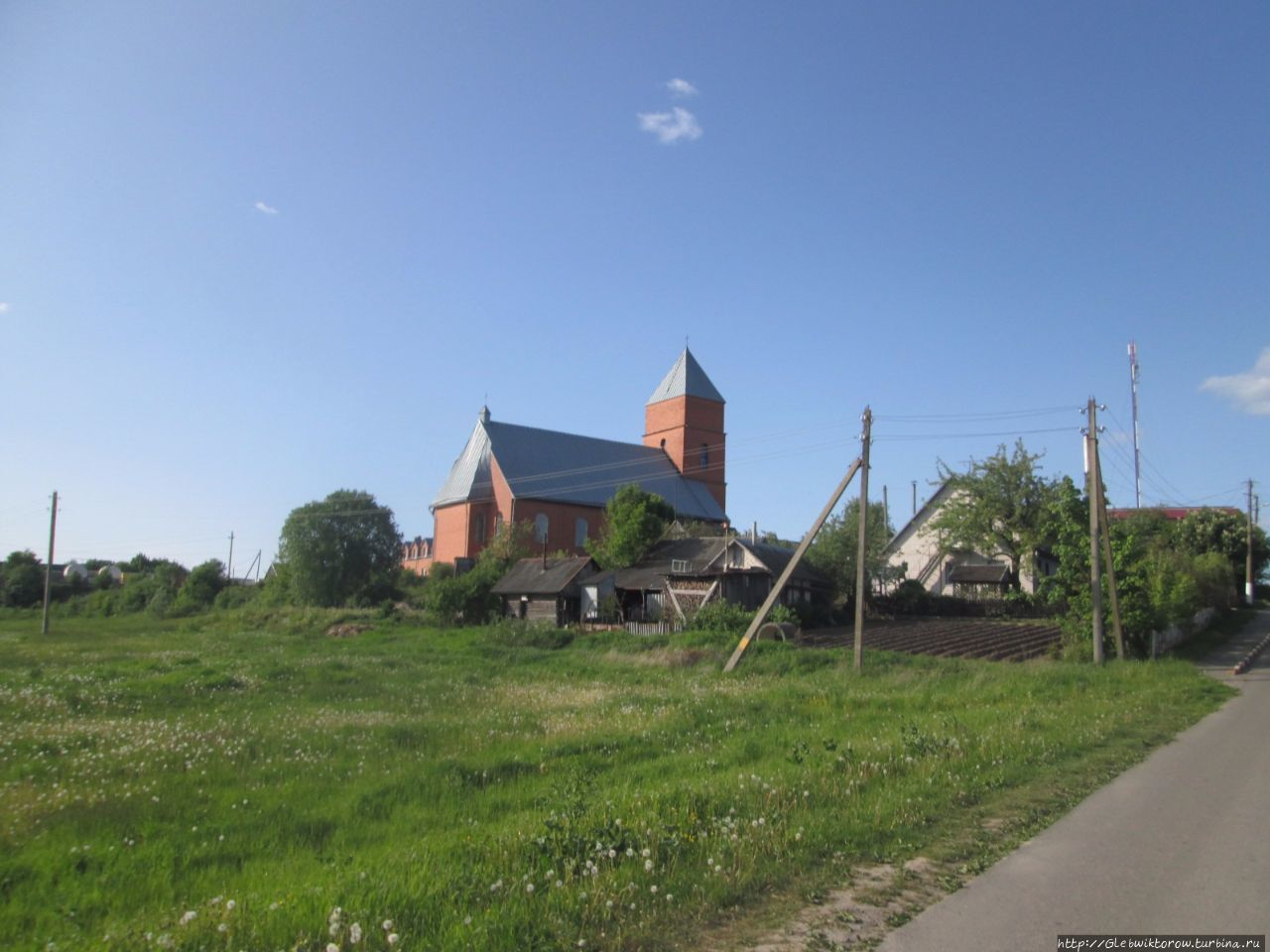 Прогулка к деревянной церкви на окраине Шарковщина, Беларусь