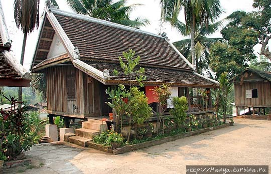 Ват Тхат Луанг. Кути- дома для монахов. Фото из интернета