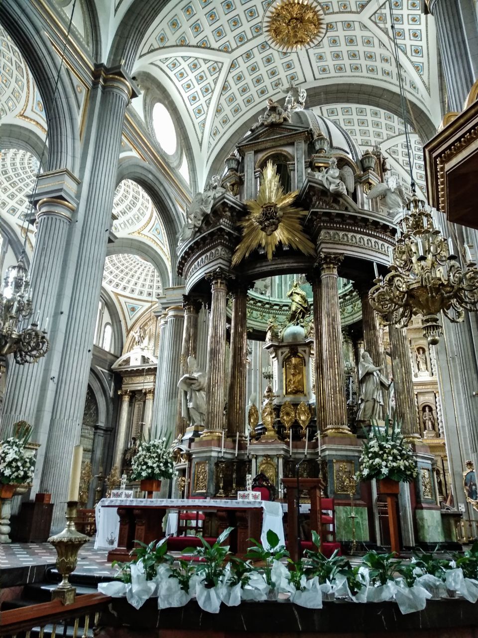 Кафедральный собор и площадь Сокало Пуэбла, Мексика