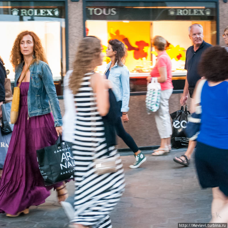 В Барселоне на перекрёстке Барселона, Испания