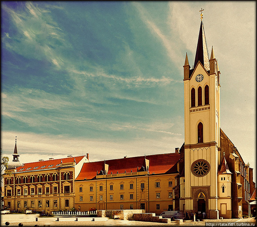 В 1386 году на главной улице города была возведена францисканская церковь в готическом стиле, которая впоследствии успела побывать и крепостью –в те времена, когда здесь хозяйничали турки. Кестхей, Венгрия