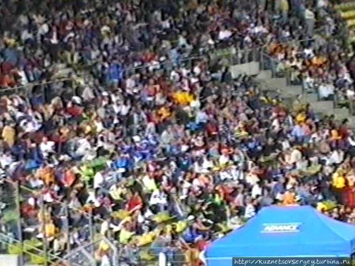 На стадионе в Карлсруэ во время Зигера Карлсруэ, Германия