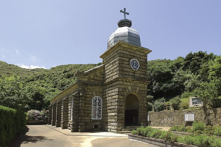 Католическая церковь Касирагасима / Kashiragashima Village and Church