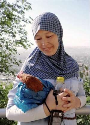 Паломница с объектом жертвоприношения