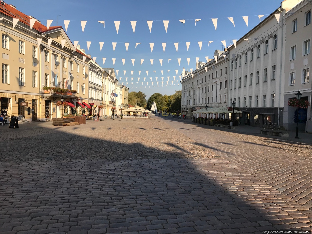 Ратушная площадь в сторону набережной Тарту, Эстония