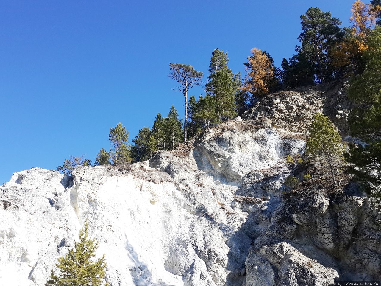 Барун-киретский аршан. Василий распутин шаман в аршане. Минеральные источники курорта аршан. Листвянка аршан такси. Распутин аршан.