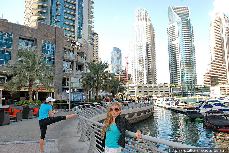 Открыт ли дубай для туристов сейчас. Дубай улицы. Город для туристов в Дубае. Дубай люди на улицах. Дубай улицы для туристов.