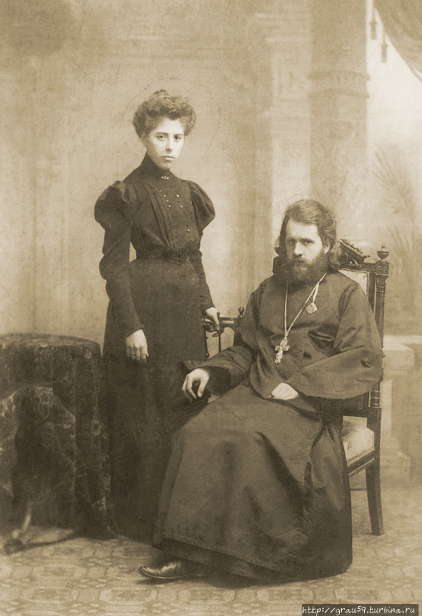 Священник Владимир Воробьев с супругой Ольгой Николаевной, 1907–1909 годы (Из Интернета) Саратов, Россия