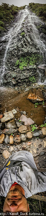 Водопад в городе Баньос Баньос, Эквадор