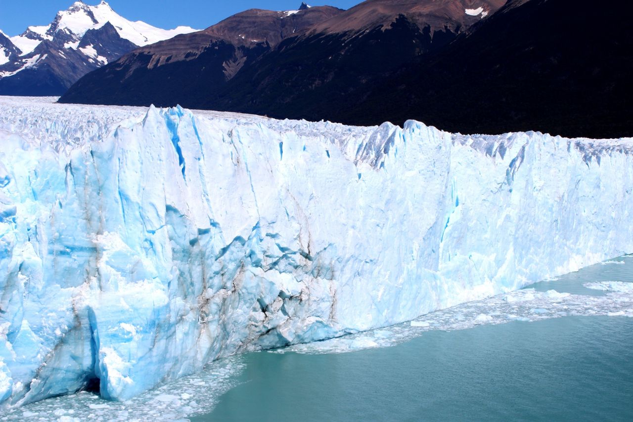 Glacier перевод. Парк Лос-Гласьярес Аргентина. Ледник Перито-Морено. Голубые ледники Перито-Морено. Ледник Перито Морено прорыв.