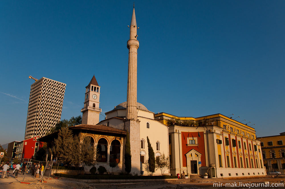 Мечеть Эфем Бей построенная в 1823 году и чудом уцелевшая во времена религиозных гонений. Тирана, Албания
