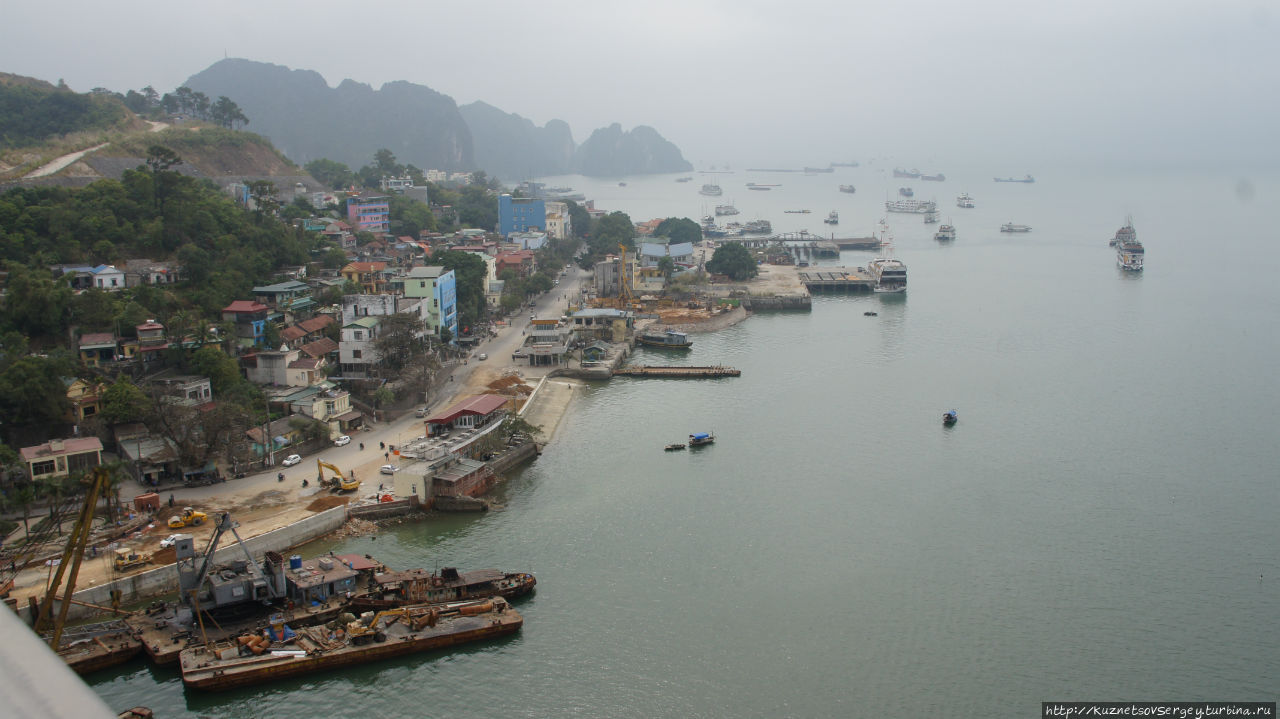 Бухта Ха-Лонг с моста Бай Чай Ха-Лонг, Вьетнам