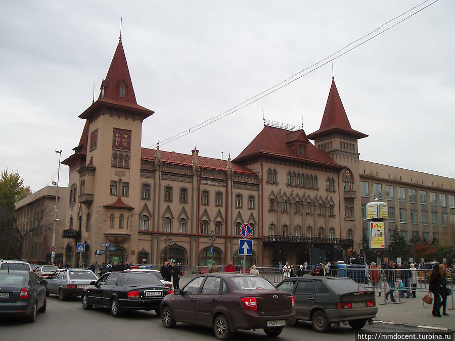 Здание филармонии построено в немецком стиле