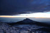 Рассвет на Килиманджаро Вид на Мавензи