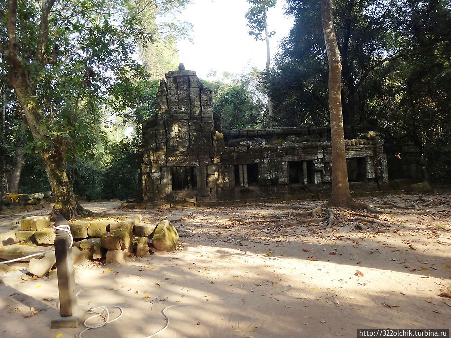 Храмовые комплексы Ангкор-Ват, Бенг Миле и Кох Кер Ангкор (столица государства кхмеров), Камбоджа